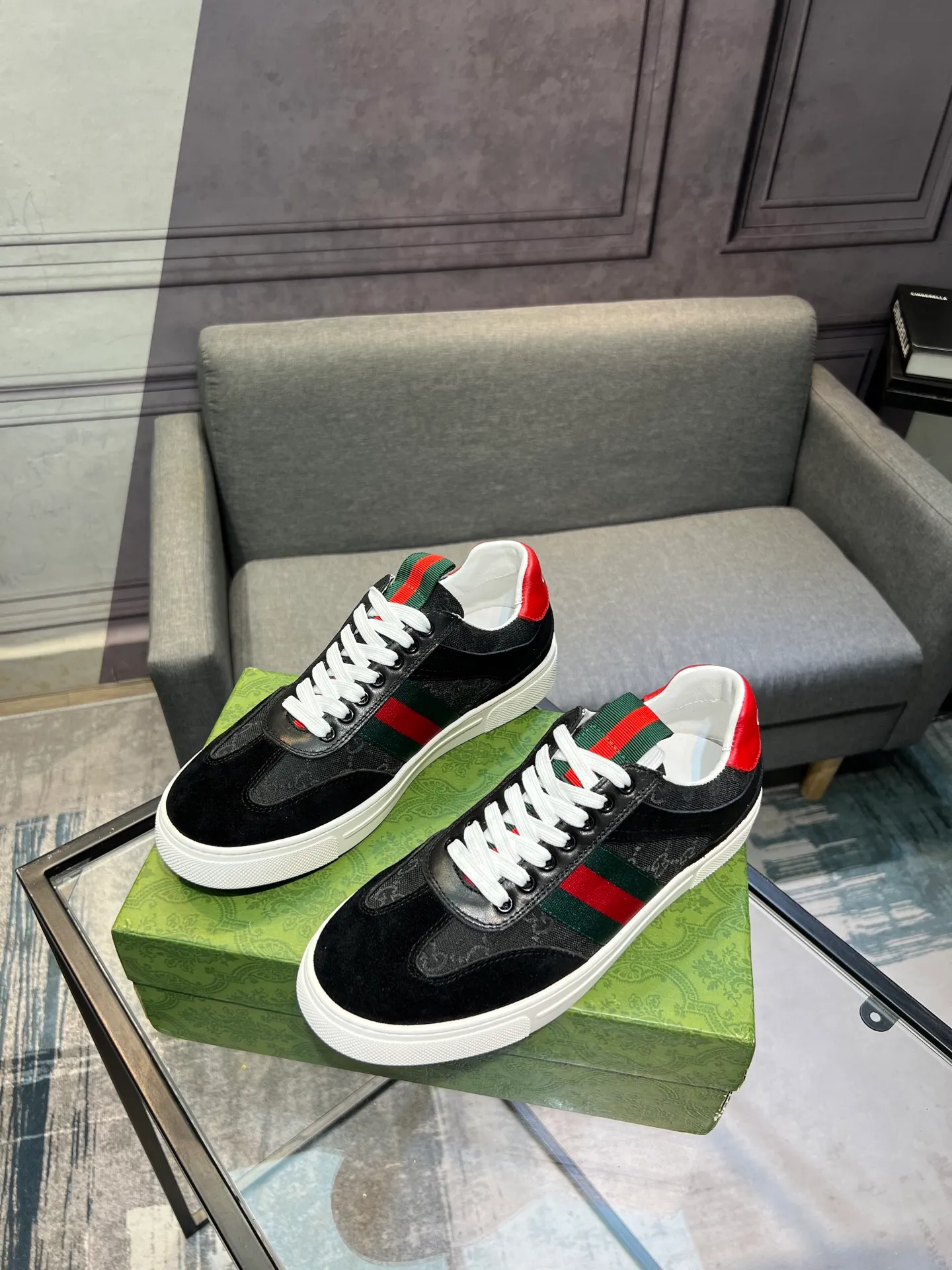 Men's Men's Shoes 💰440 Gucci Gucci's latest trendy shoes and casual shoes are popular in physical stores, new spring and summer comfortable imported custom original cowhide, unique jacquard fabric element design. With sheepskin lining, original bottom, 💪 details determine quality, you can enter and leave the counter at will, welcome to compare🇮🇹, code number 38-44 (45 customized)